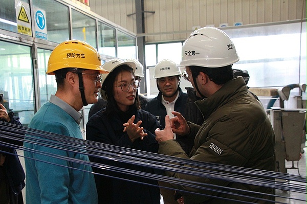 西班牙汽车注塑厂参观生产一线---青岛中新华美塑料有限公司