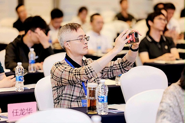 青岛中新华美塑料有限公司总经理王东先生受邀参加第二十届中国塑料工业研究及应用高峰论坛